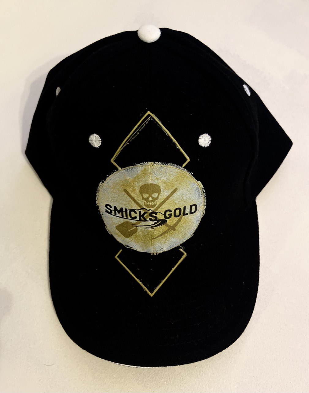 GORRA NEGRA SMICKS GOLD